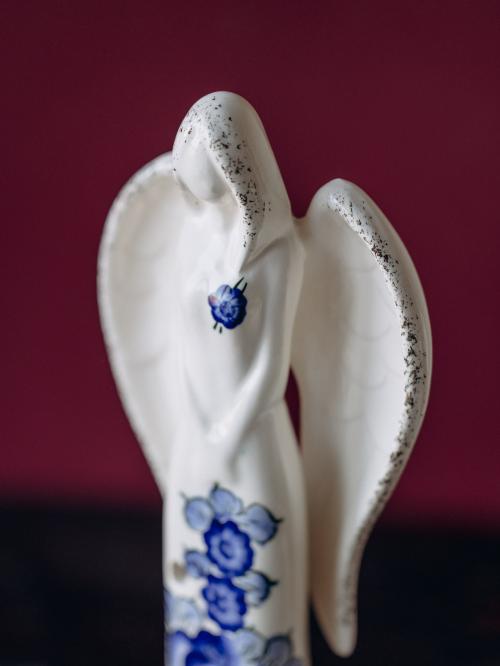 anioł z kobaltowym wzorem