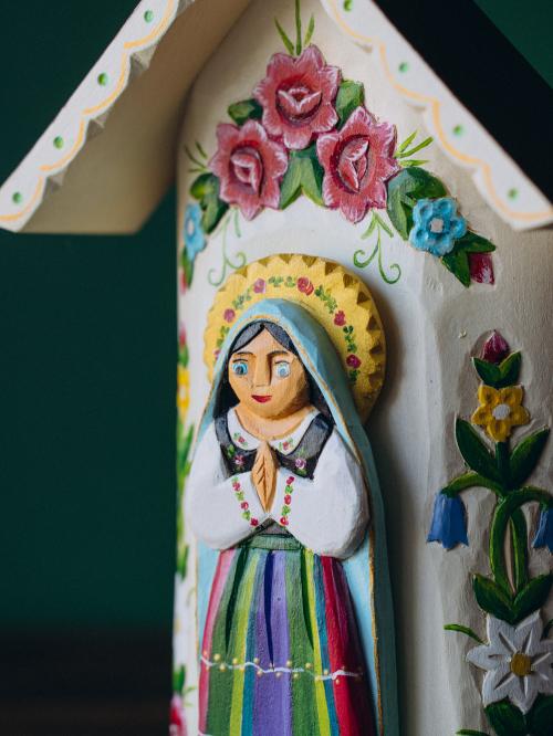 kapliczka z łowicką Maryją