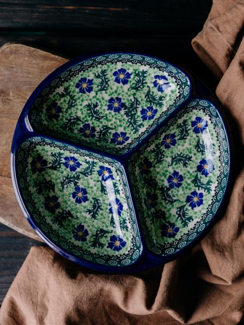 talerz z ceramika bolesławieckiej