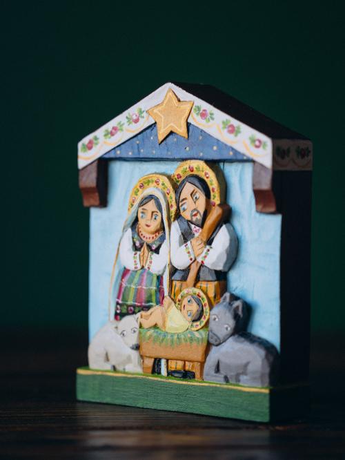 szopka rzeźbiona bokiem