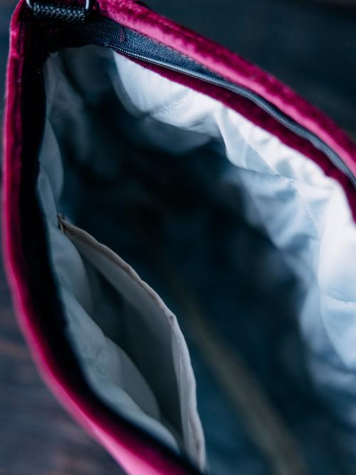 zbliżenie na środek torebki