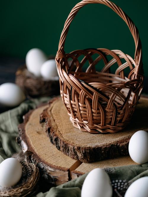 koszyczek wielkanocny plecionka kolorowa