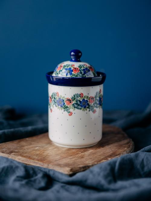 pojemnik z przykrywką wianek z czerwonymi makami