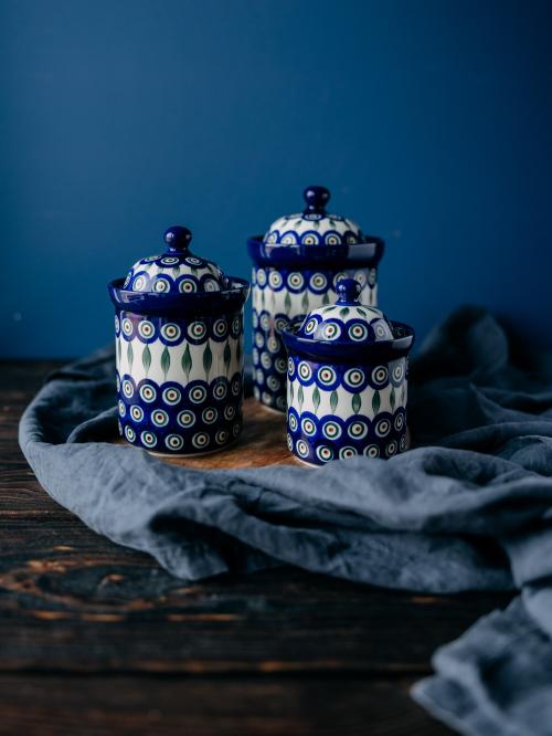 trzy wielkości pojemników