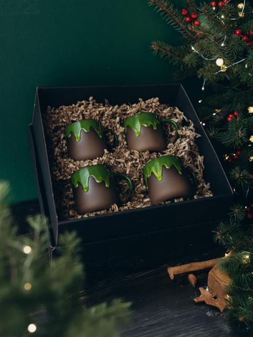 zestaw czterech kubków