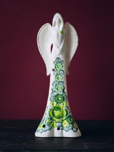 Anioł średni z zielonym wzorem - fajans Włocławek