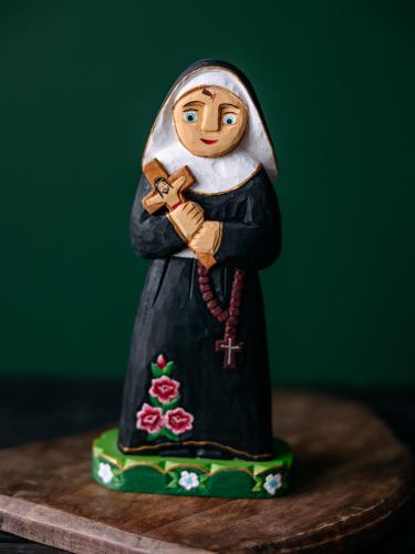 Rzeźbiona Święta Rita - krzyż i różaniec