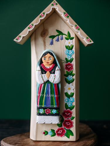 Kapliczka wisząca jasna  - Maryja w stroju łowickim