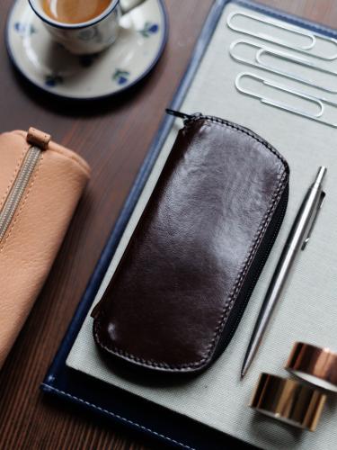 Etui skórzane z suwakiem - brązowe