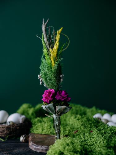 Palma wielkanocna mała - fioletowe różyczki z bibuły