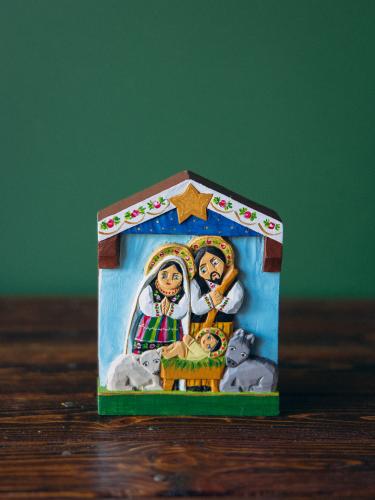 Szopka rzeźbiona - z owieczką