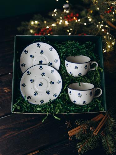 Zestaw dwóch filiżanek do herbaty z podstawkiem Jagódki - Ceramika Bolesławiec