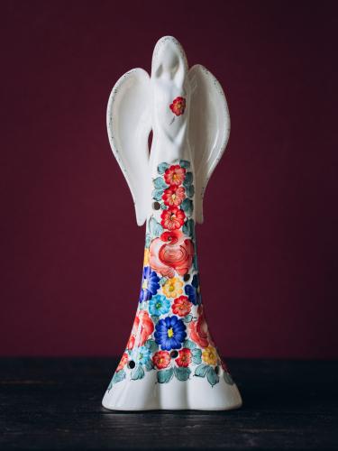 Anioł średni z kolorowym wzorem - fajans Włocławek