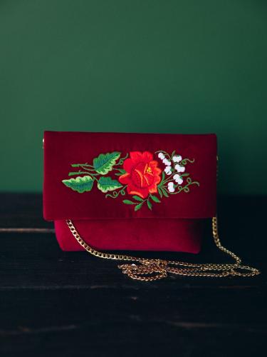 Kopertówka haftowana bordowa - czerwona róża z białymi konwaliami