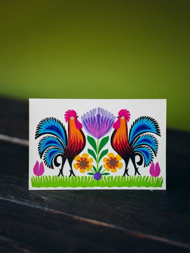 Kartka wycinanka - dwa koguty z niebieskimi ogonami