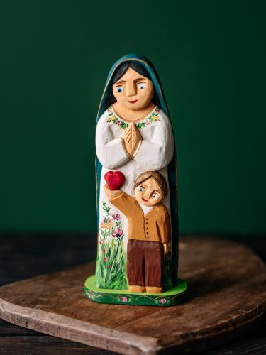 Rzeźbiona Matka Boska - Chłopiec z serduszkiem