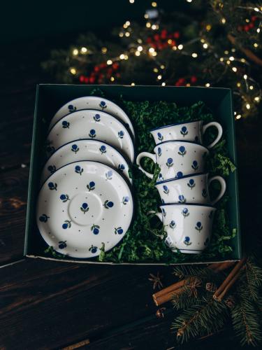 Zestaw czterech filiżanek do kawy ze spodkiem Jagódki - Ceramika Bolesławiec