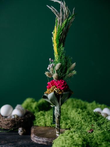 Palma wielkanocna mała - rubinowe różyczki z bibuły