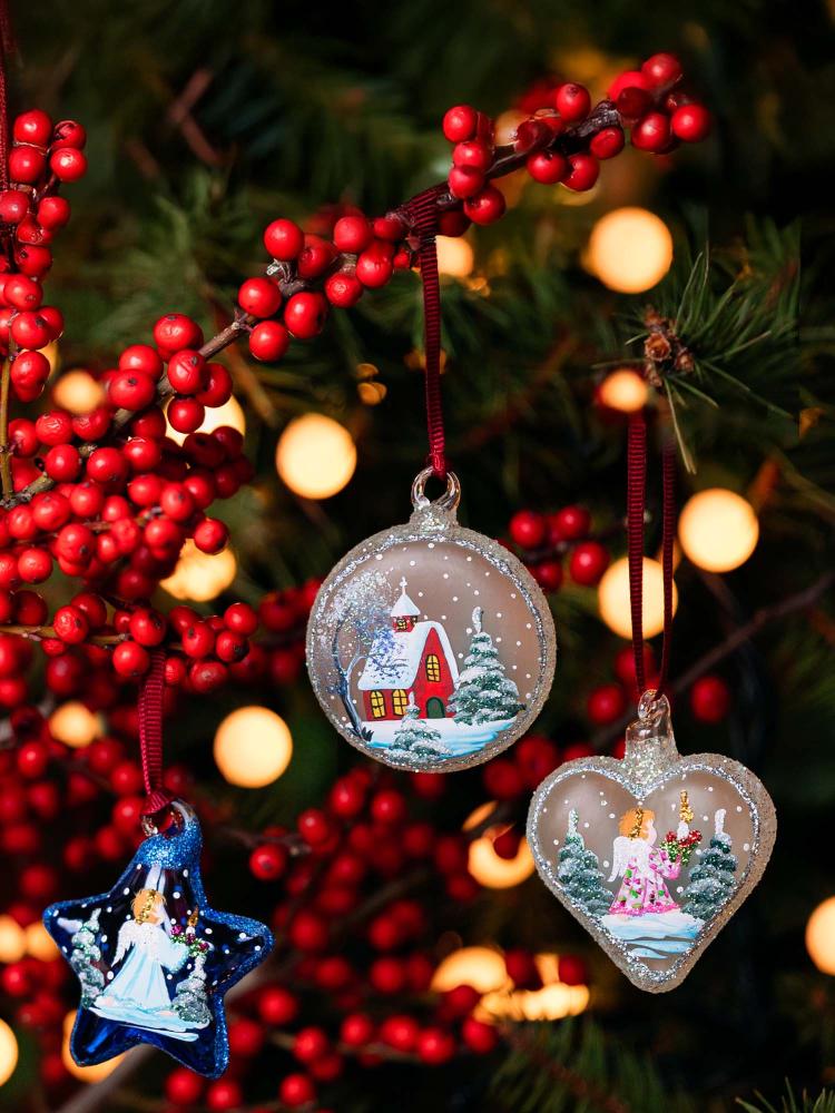 Szklane, ręcznie malowane ozodby świąteczne