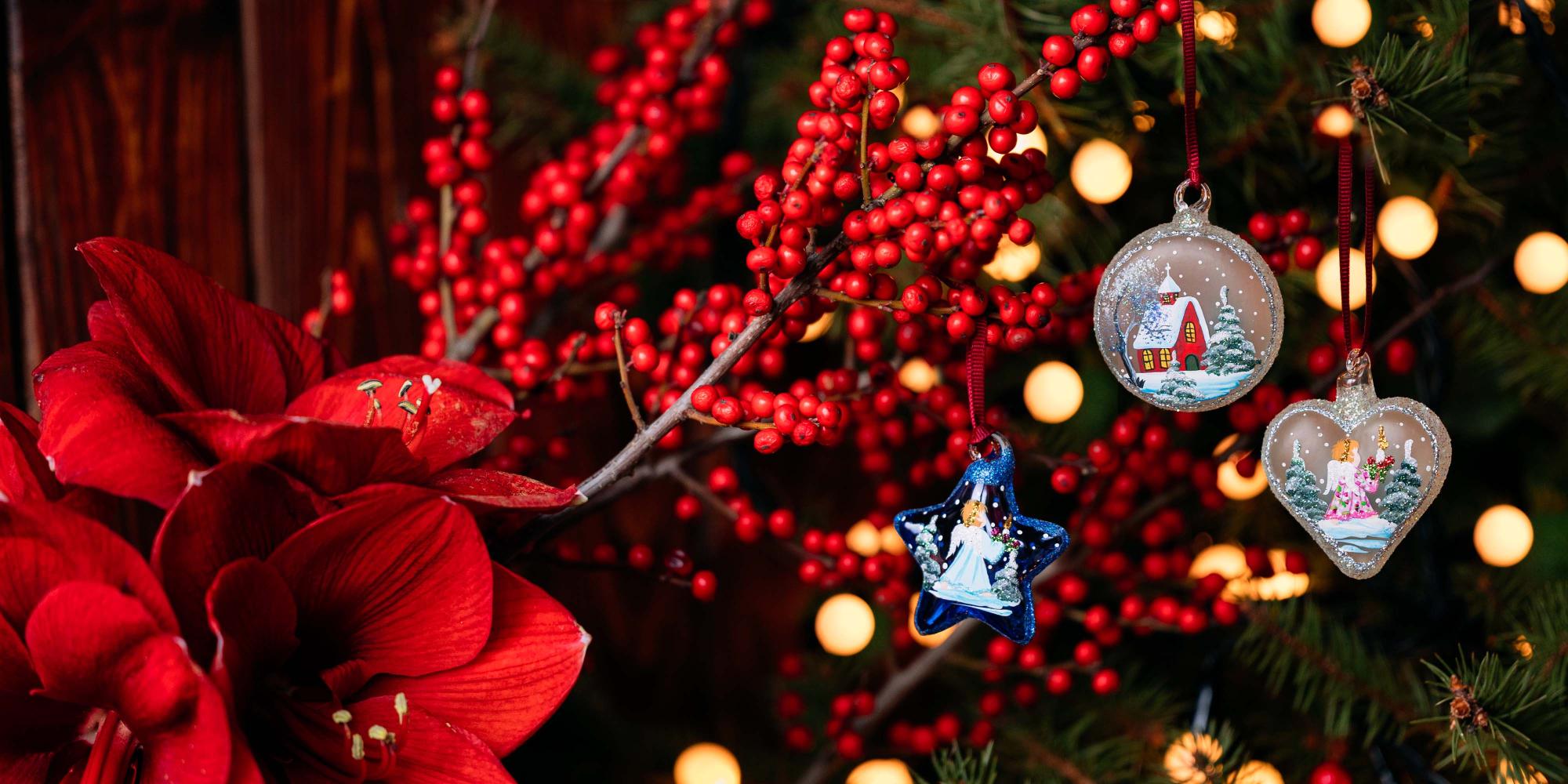 Szklane, ręcznie malowane ozodby świąteczne